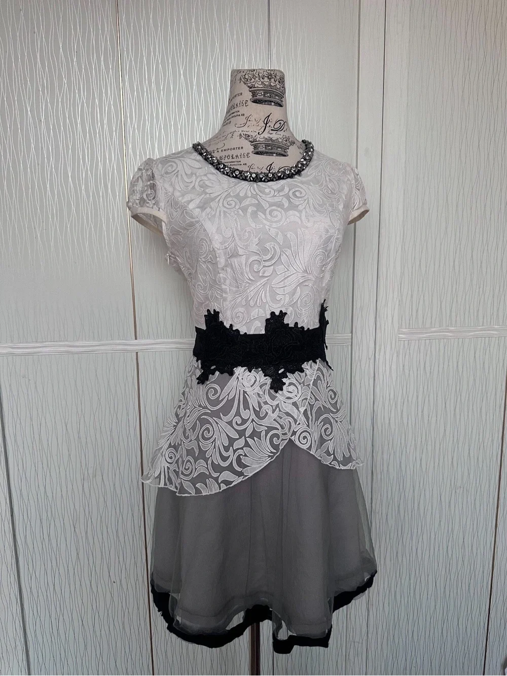 Soma light gray sleep top with contrast stitch